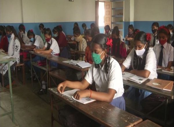 Jharkhand: Schools for Classes 6 to 8 Reopen With COVID-19 Protocols in Ranchi