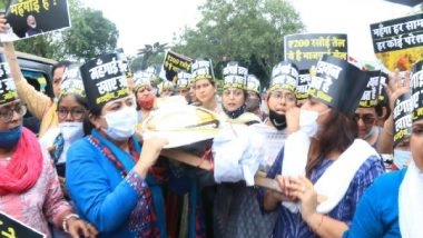 India News | Mahila Congress Protests Against Rising Prices of Cooking Oil