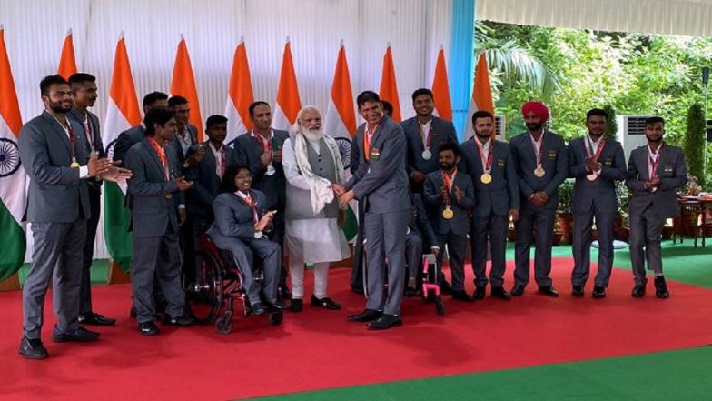 PM Narendra Modi Hosts Indian Paralympic Contingent at His Residence, Says ‘They Have Increased the Prestige of India at World Stage’