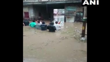 Maharashtra Rains: Torrential Rain Causes Extensive Waterlogging in Jalgaon, Houses and Roads Submerged (Watch Video)