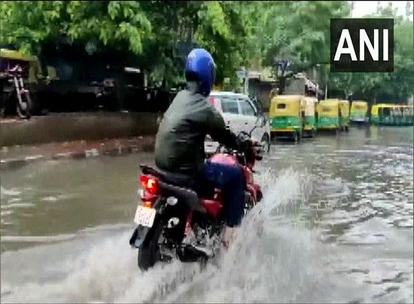 Delhi: Heavy Rains Cause Waterlogging and Traffic Snarls in Parts of National Capital