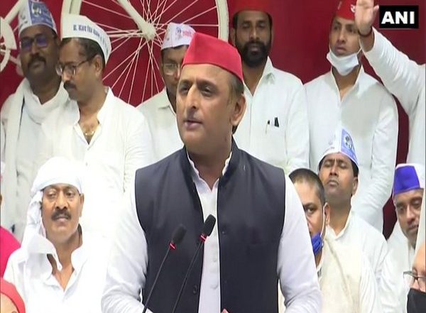 Uttar Pradesh Assembly Elections 2022: Samajwadi Party Chief Akhilesh Yadav Says ‘Abki Baar 400 Paar’ in Upcoming Polls