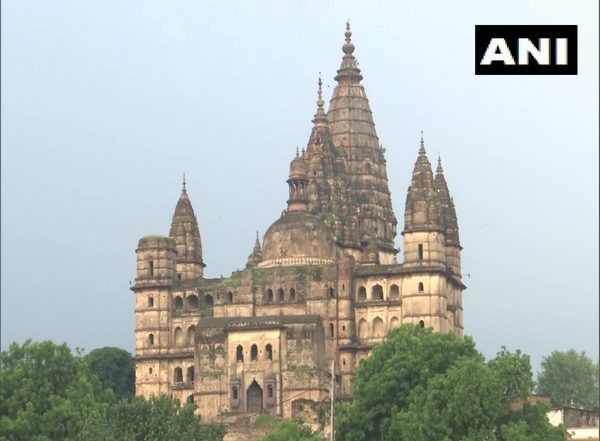 India News | Madhya Pradesh: Domestic Tourist Inflow Picks Up in Orchha After Facing Loss Due to COVID-19