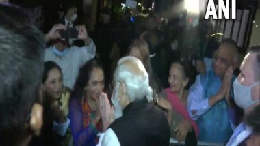 World News | PM Modi Meets People of Indian Diaspora Outside Hotel in New York
