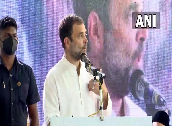 India News | Rahul Gandhi Attacks PM Modi in Kerala, Says Congress Committed to Building Bridges Between People