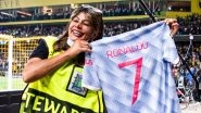 Cristiano Ronaldo Gives His Shirt To Steward After Accidentally Hitting Her During Warm-Up Ahead of Manchester United vs BSC Young Boys in UEFA Champions League 2021&ndash;22 (Watch Video)