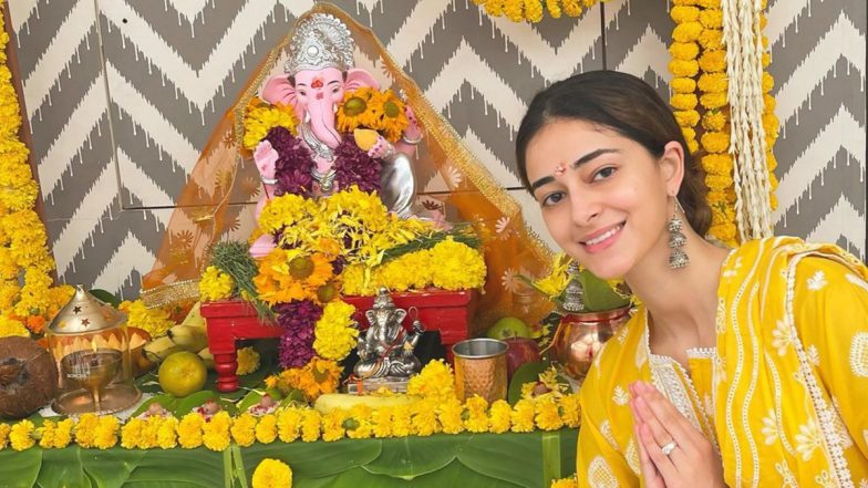 Ganesh Chaturthi 2021: Ananya Panday Welcomes Ganpati at Her House, Shares Pictures of Her Praying to the Lord