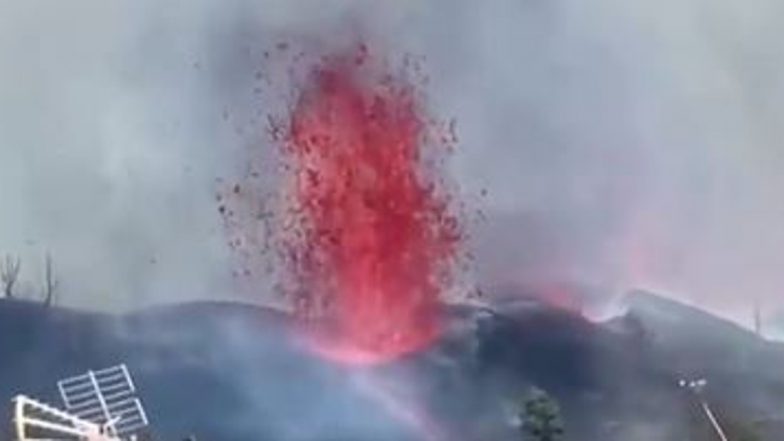 La Palma Volcano: Volcano Erupts in Spain’s Canary Islands, Releases Fountains of Lava, Ash in the Air (Watch Video)