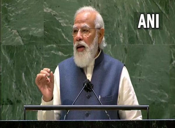 Mann ki Baat: PM Narendra Modi Urges People to Buy Khadi Products to Mark Mahatma Gandhi Jayanti 2021
