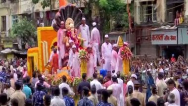 Ganpati Visarjan 2021: Devotees Bid Farewell to Lord Ganesha Amidst Tight Security