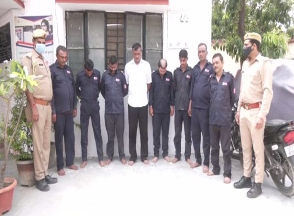Uttar Pradesh: Security Guards at Noida Housing Society Caught on Camera Thrashing Resident; 8 Arrested (Watch Video)
