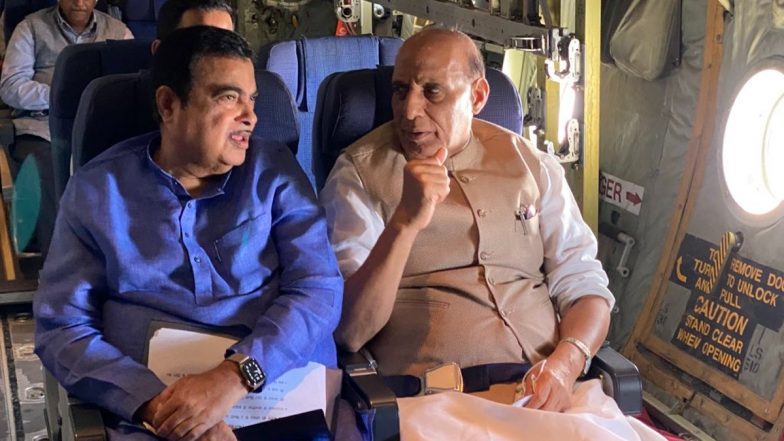 Indian Air Force Aircraft Hercules C-130J Carrying Rajnath Singh, Nitin Gadkari Lands at National Highway in Rajasthan