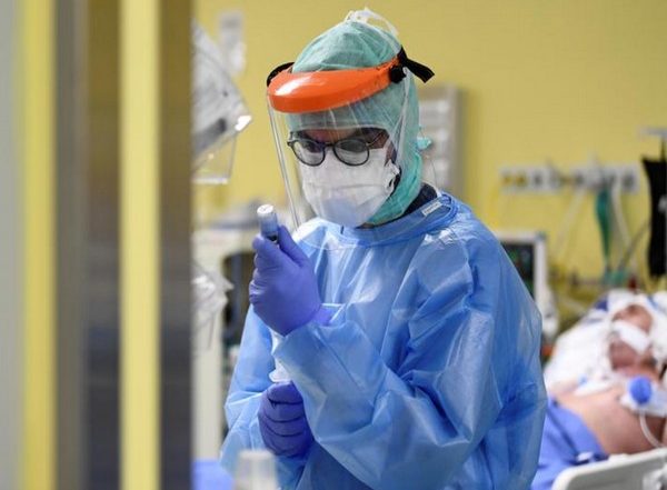 Philippines Reports 18,012 New COVID-19 Cases in Past 24 Hours, Total Rises to 2,121,308