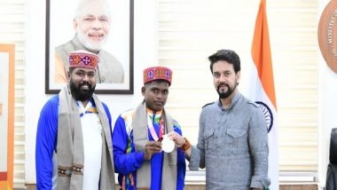 Sports News | Tokyo Paralympics: Sports Minister Anurag Thakur Felicitates Silver Medallist Mariyappan Thangavelu