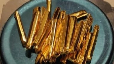 India News | Gold Worth Rs 61 Lakh Hidden Under Aircraft Seat Seized at Bengaluru Airport