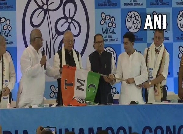 India News | Former Goa CM Luizihno Faleiro, 10 Others Join TMC