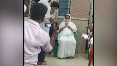 India News | Bhabanipur Bypoll: Mamata Banerjee Pays Surprise Visit to Mosque