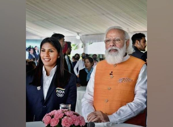 India News | Sword of First Indian Woman Fencer to Qualify for Olympics Bhavani Devi Now in E-auction of Gifts Received by PM