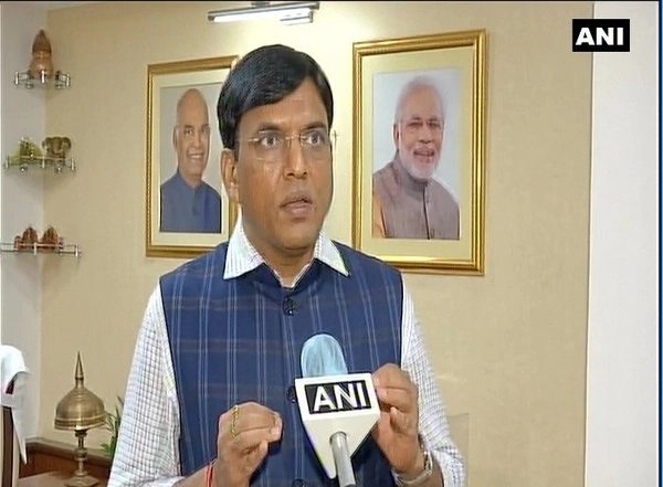 India News | Union Health Minister Reviews Availability of COVID-19 Essential Drugs, Their Buffer Stocks