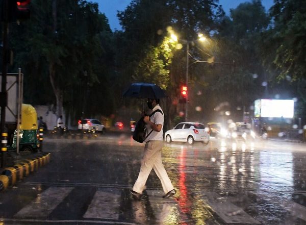Delhi-NCR Rains: IMD Predicts Thunderstorms, Moderate to Heavy Intensity Rains During Next 2 Hours