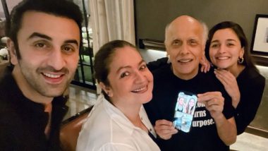 Alia Bhatt Celebrates ‘Papa’ Mahesh Bhatt’s 73rd Birthday in Style With Sister Pooja Bhatt; Beau Ranbir Kapoor Also Part of the Celebrations (View Pics)
