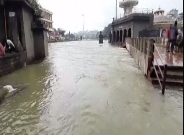 Maharashtra: Temples Submerged in Nashik as Water Level Rises in Godavari River After Heavy Rainfall (Watch Video)