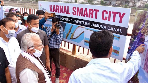 Haryana CM Manohar Lal Khattar Reviews Developmental Works at Karnal, Directs Officials To Expedite Construction Work at Various Sites