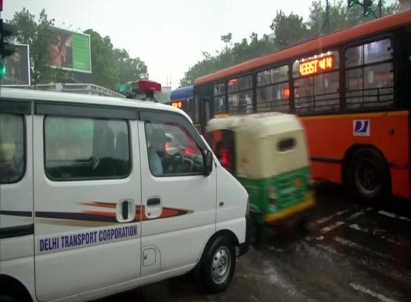 Delhi Rains: DTC Deploys Personnel on Minto Road for Diverting Buses After Heavy Rainfall Alert