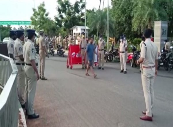 Andhra Pradesh: Security Increased at Vijayawada Airport After TDP Leader Nara Lokesh Denied Permission to Visit Murder Victim's Family