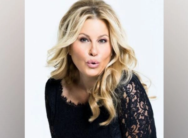 Entertainment News | Jennifer Coolidge Returning for HBO's 'White Lotus' Season 2