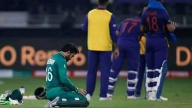 Mohammad Rizwan, Pakistan Wicketkeeper-Batsman, Performs Namaz During Drinks Break of IND vs PAK T20 World Cup 2021 Clash (Watch Video)