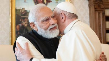 PM Narendra Modi Meets Pope Francis, Invites Head of Catholic Church to Visit India