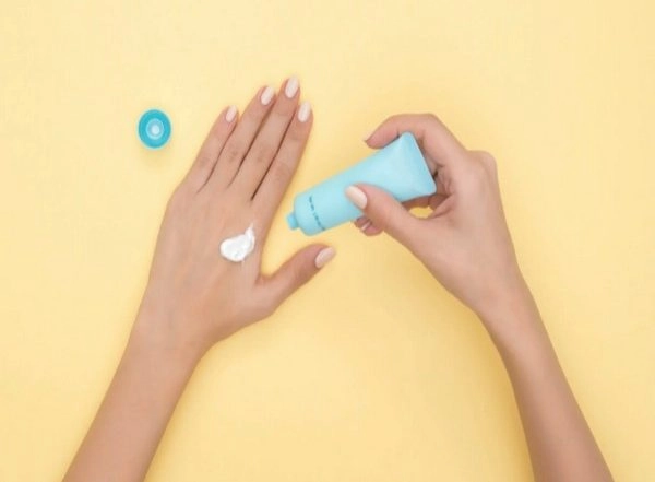Lifestyle News | Sunscreens That Include Zinc Oxide Can Lose Effectiveness, Become Toxic After Two Hours: Study