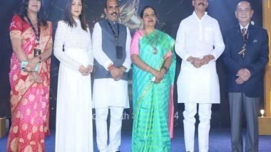 Business News | 1st Edition of Aaj Ke Karamveer Awards Felicitates Achievers from Various Fields; Political Leaders, Bollywood Stars and Renowned Sports Persons Graced the Event