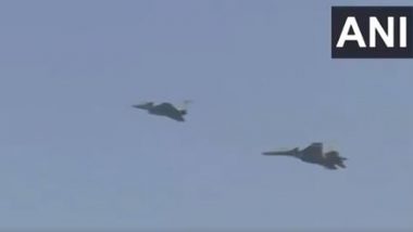 Air Force Day 2021: Air Display by Sukhoi Su-30 and Rafale at Hindon Airbase on 89th Anniversary of Indian Air Force Day (Watch Video)