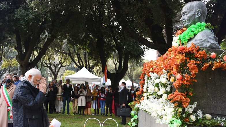PM Narendra Modi Pays Floral Tribute to Mahatma Gandhi at Piazza Gandhi in Rome