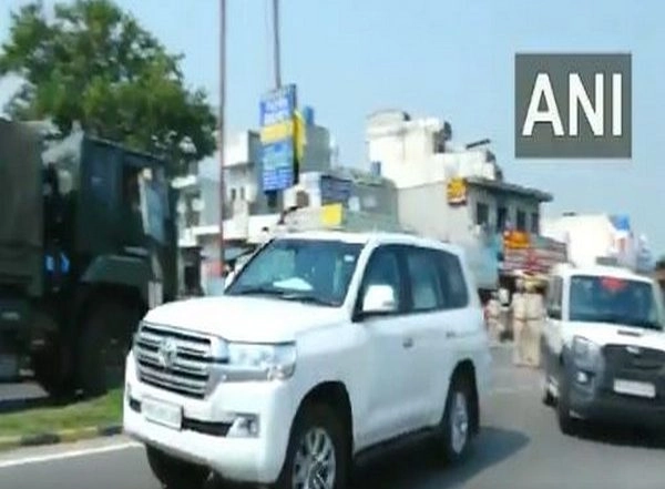 India News | Protester Throws Shoe at SAD President Sukhbir Singh Badal's Vehicle in Punjab's Jalandhar