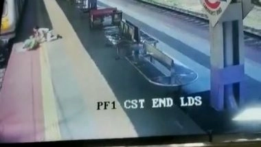 India News | Mumbai: RPF Constable Saves Woman After She Loses Balance While Boarding Moving Train