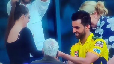 Deepak Chahar Proposes To Girlfriend Jaya Bhardwaj After CSK vs PBKS Clash in IPL 2021 (Watch Video)