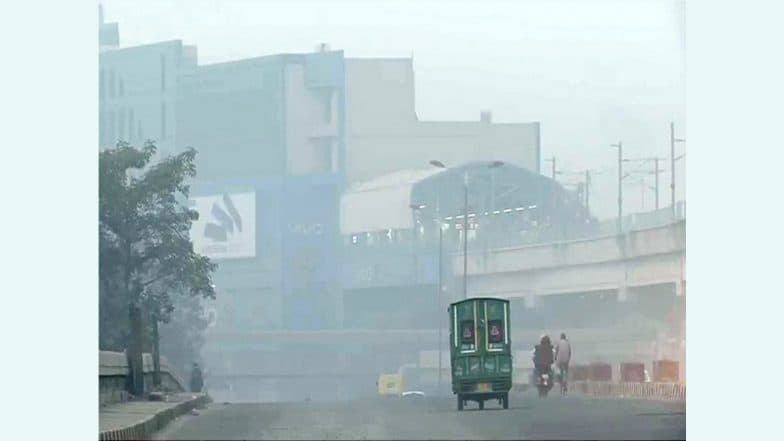 Delhi Air Pollution: Air Quality Index in the National Capital Plunges to ‘Very Poor’ Category