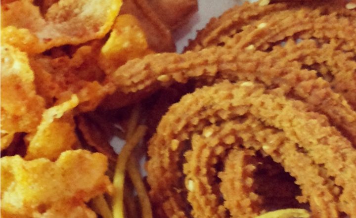 Diwali Faral 2021 List: From Besan Ladoo to Tikhat Shev, a Look at Maharashtrian Diwali Snacks