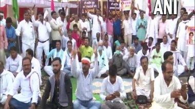 India News | Congress Supporters Protest Outside Guest House Where Priyanka Gandhi is Detained