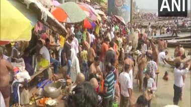 India News | Devotees Perform 'pind Dan' on the Last Day of Pitru Paksha in Varanasi