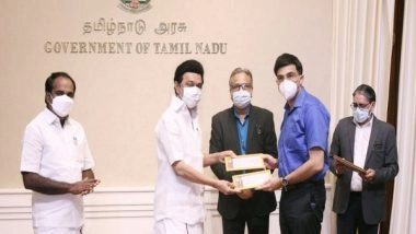 Sports News | TN CM Hands Cash Reward to Chess Players for Winning Medals, Viswanathan Anand Terms It 'proud Moment'
