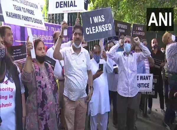 India News | Protest Held at Jantar Mantar over Killing of Civilians in Kashmir by Terrorists