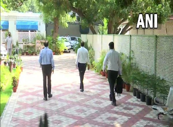 India News | Delhi Coal Crisis: Officials of Power Ministry, BSES, Tata Power Reach Residence of Union Minister RK Singh for Meeting