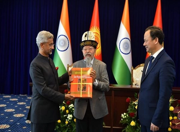 World News | EAM Jaishankar Gifts Indian Epics, Classics to Manas-Mahatma Gandhi Library in Bishkesh