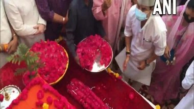 India News | Union Minister Jyotiraditya Scindia Pays Tribute to Grandmother Vijay Raje Scindia at Gwalior