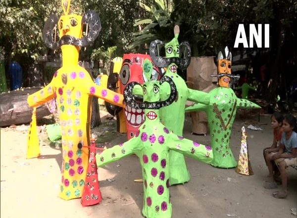 India News | 'Ravan' Effigy Makers in Delhi Incurring Losses Due to Low Sales Amid Covid Restrictions