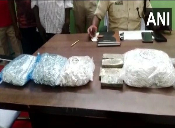 India News | 46.6 Kgs Silver Seized from 2 Passengers at Railway Station in Gaya